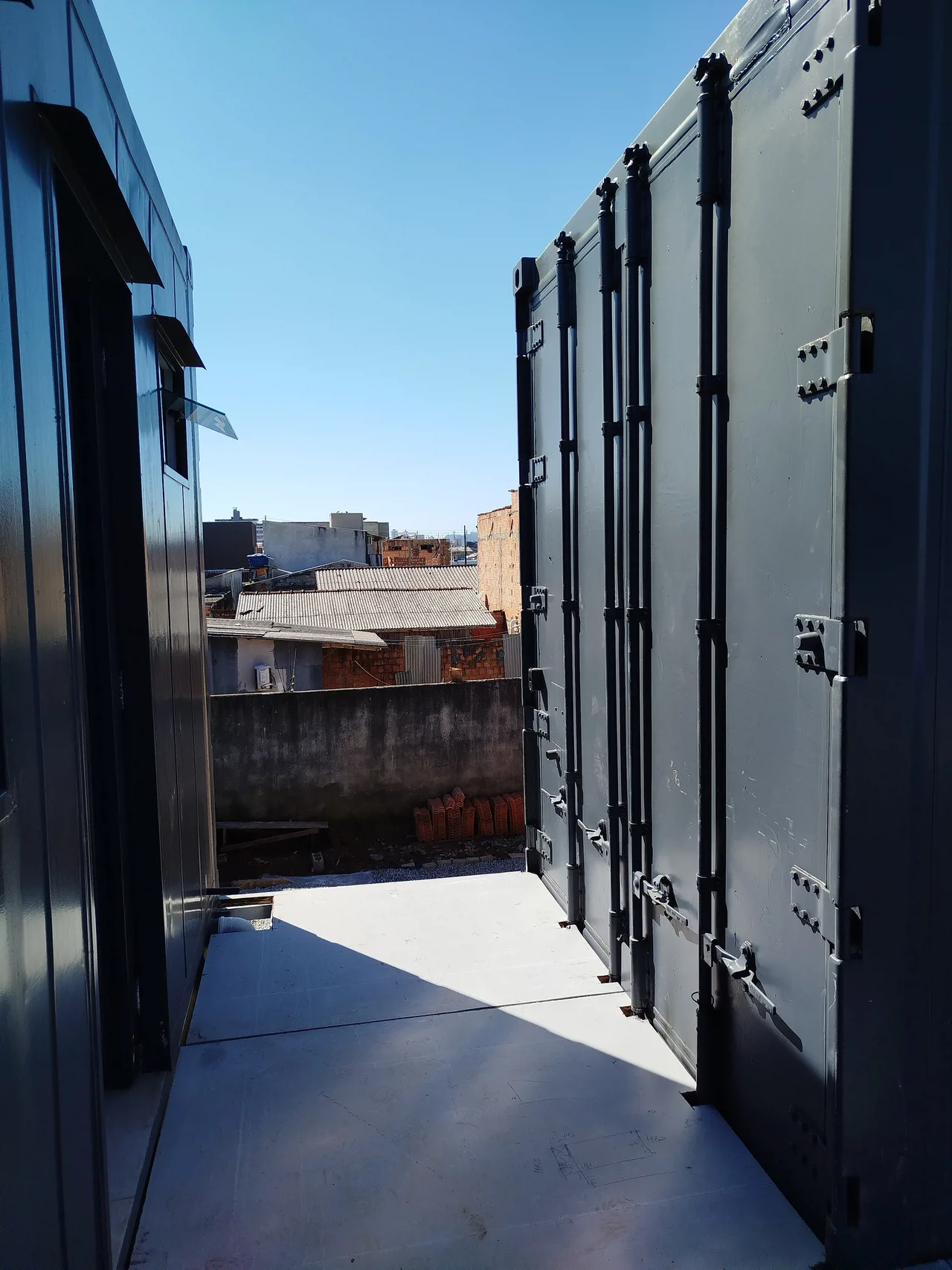 🏗️ Projeto em andamento...
Mais uma etapa sendo executada com materiais de alta qualidade, resistência e durabilidade.
➡️ Continue nos acompanhando e veja de perto cada detalhe e cada fase desse projeto até a sua conclusão.
➡️ Compartilhe com aquele amigo que está construindo ou pensando em construir.